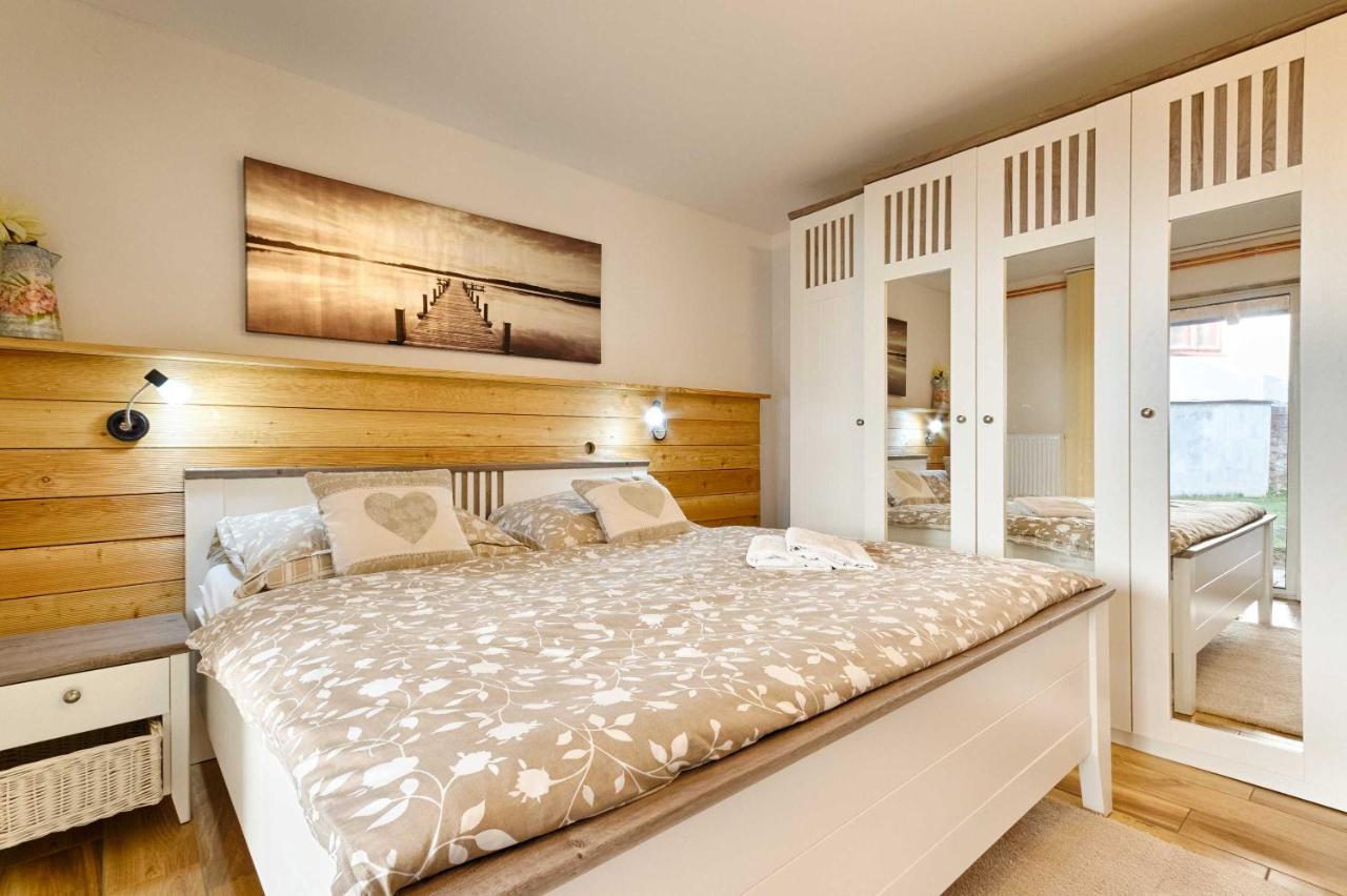 Chalupa Ceska Kanada Guest House Dobrohor Luaran gambar