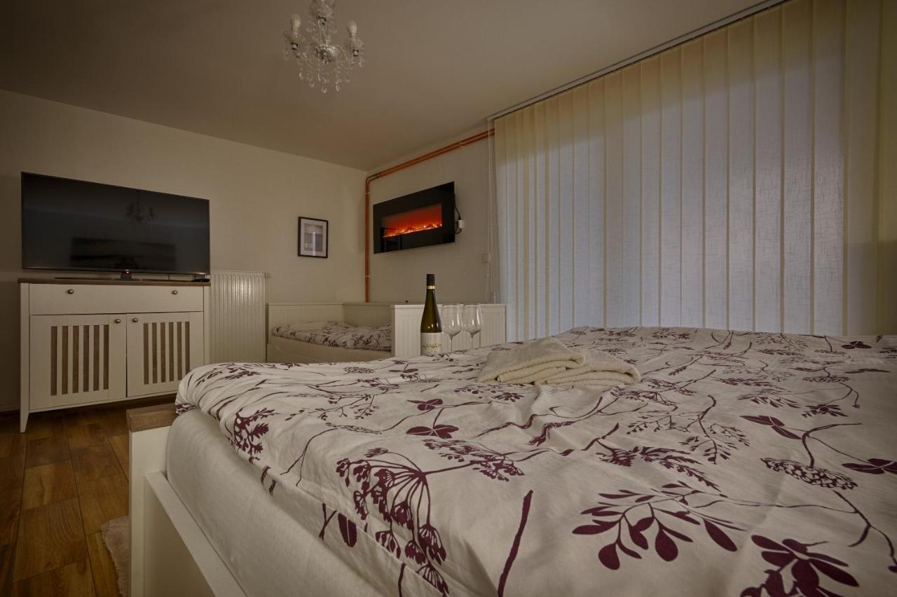 Chalupa Ceska Kanada Guest House Dobrohor Luaran gambar